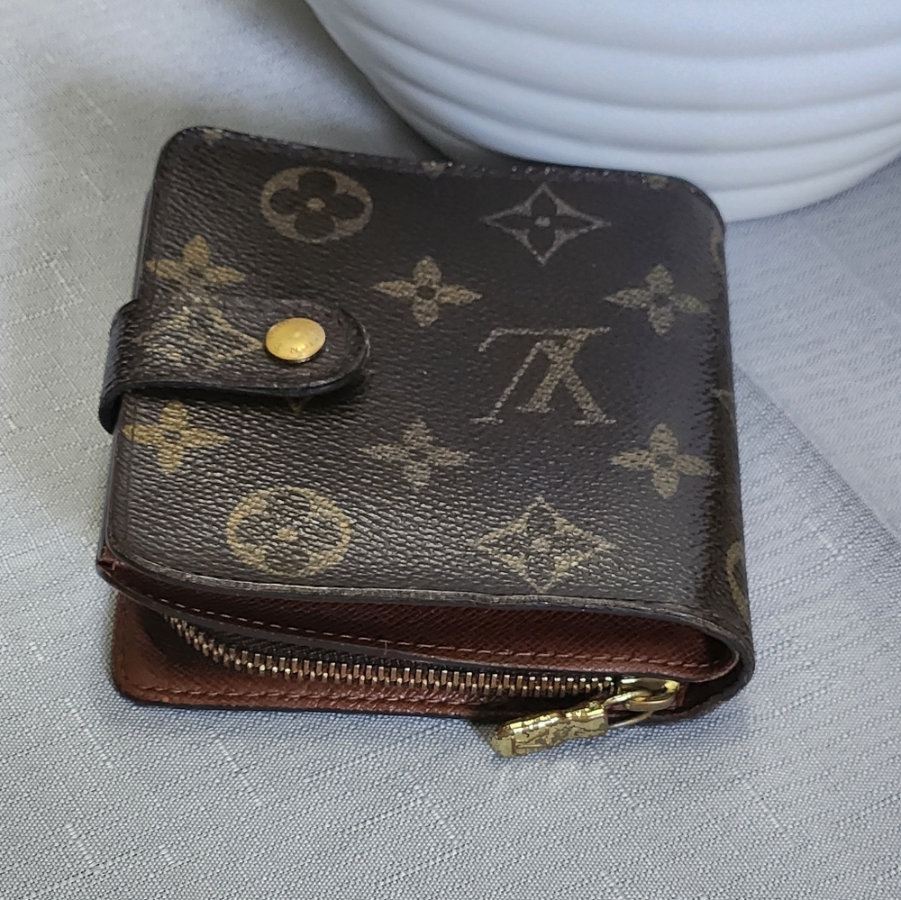 Louis Vuitton Compact  Monogram Wallet - Picture 3 of 5